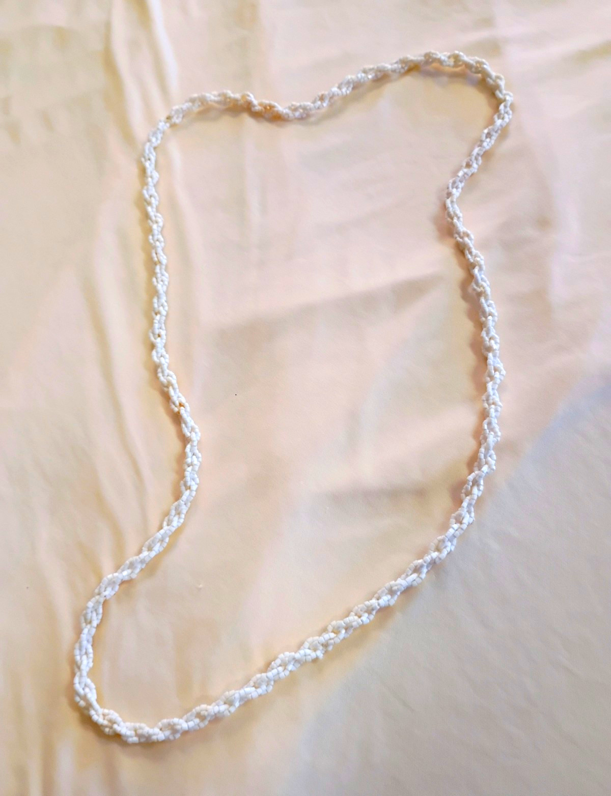White Plastic Beaded Chain Necklace 18in Ball/Bead Chain No Clasp Closure