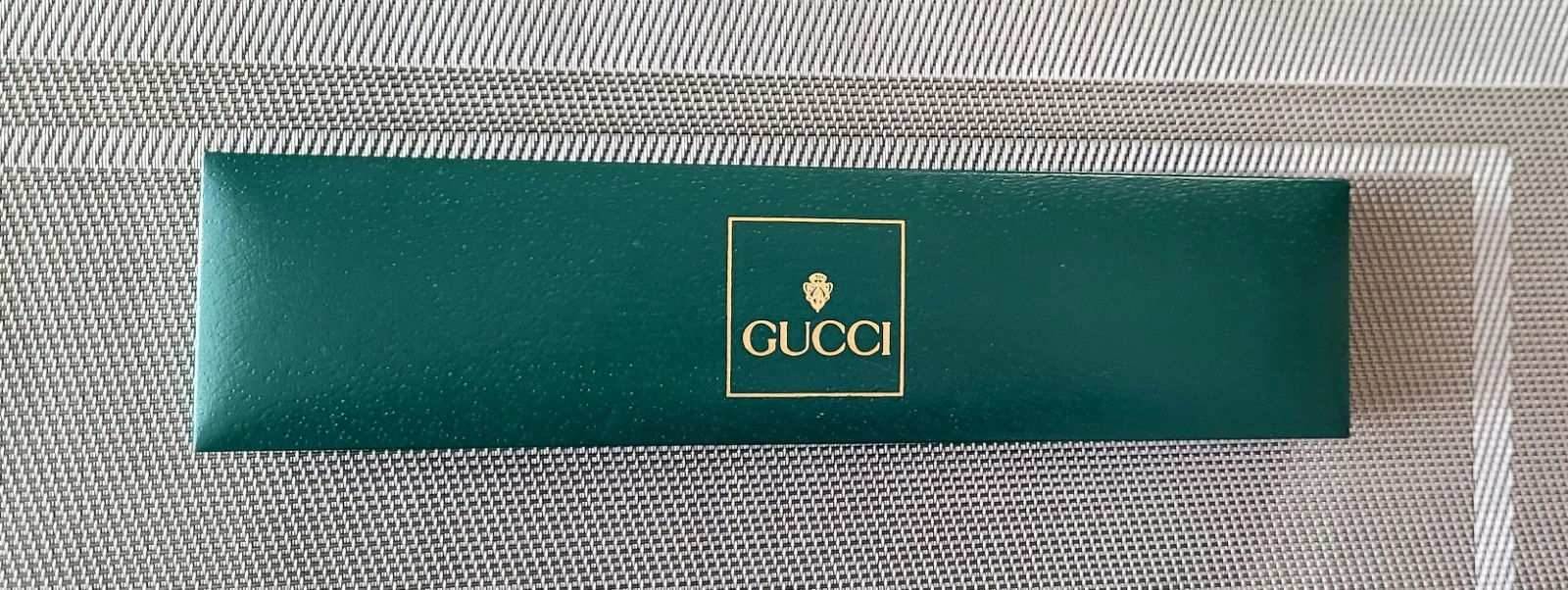 Gucci Ladies💃Watch,Authentic Swiss Made,Beautiful,Scratch Free Crystal,28MM CS