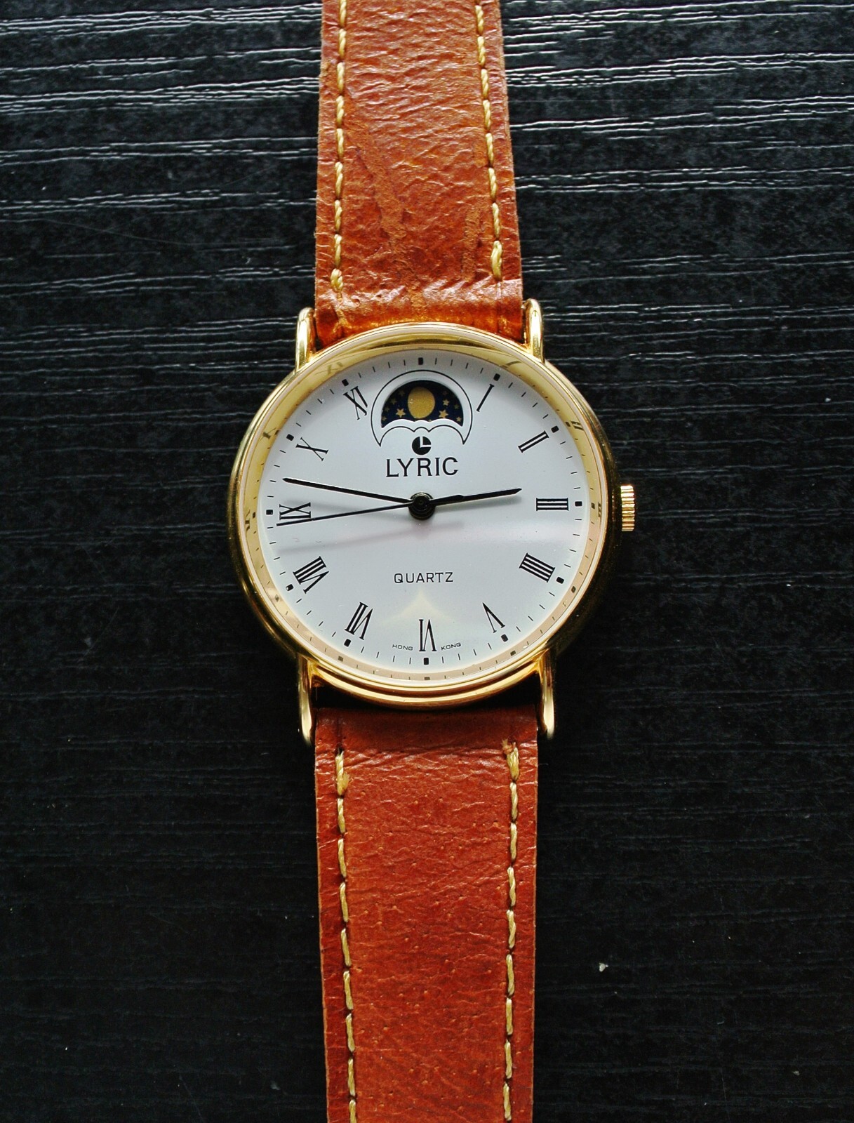 VINTAGE LYRIC ELEGANT MOON PHASE DIAL QUARTZ MEN’S GOLDEN LEATHER DRESS WATCH