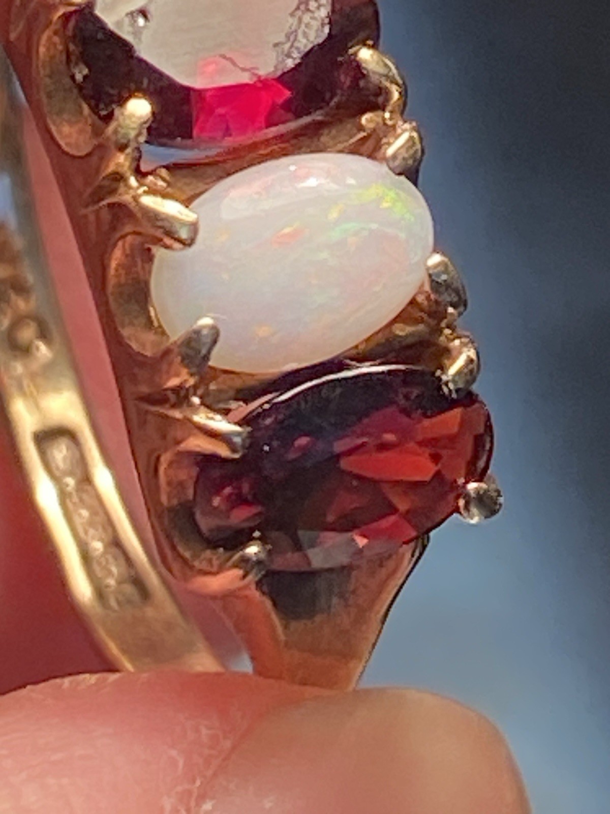 Vintage UK 1976 W&G 9ct Gold Garnet Opal 5 Stone Ring Size P 2.6g