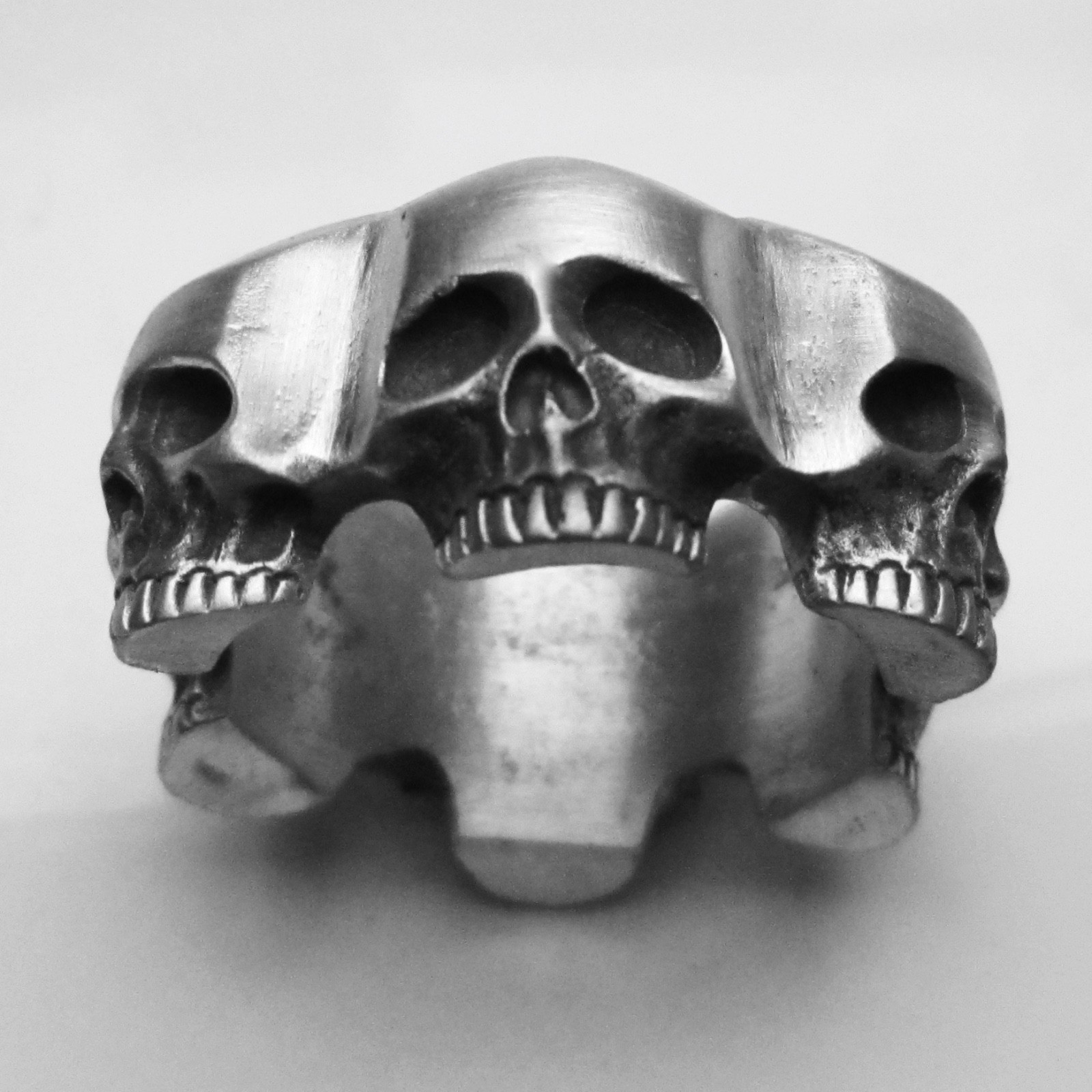 MJG STERLING SILVER 6 SKULL RING. BIKER. GUITAR PLAYER.33 GR. SZ 11.