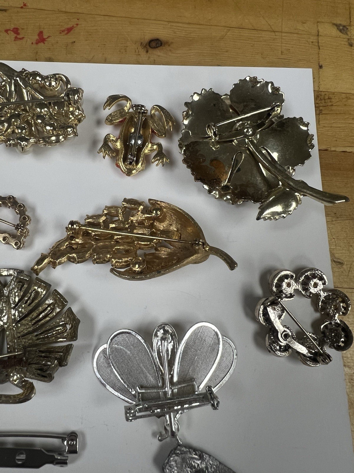 Lot Of Vintage Costume Jewelry Brooches / Pins Flowers, Frogs, Gold Tone, Etc