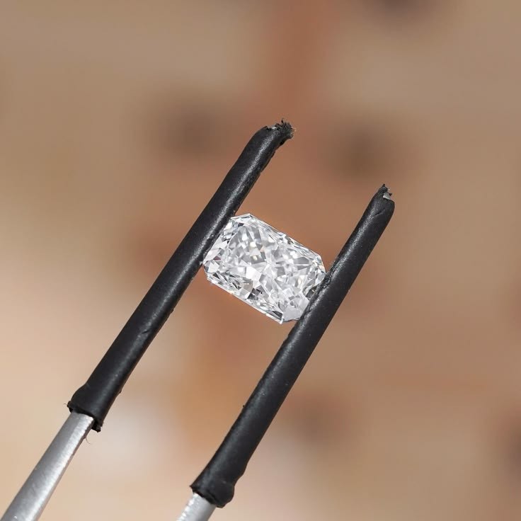 Lab Grown CVD Diamond 1.00 Ct Radiant Cut D Color, VGTL Certified Loose Diamond