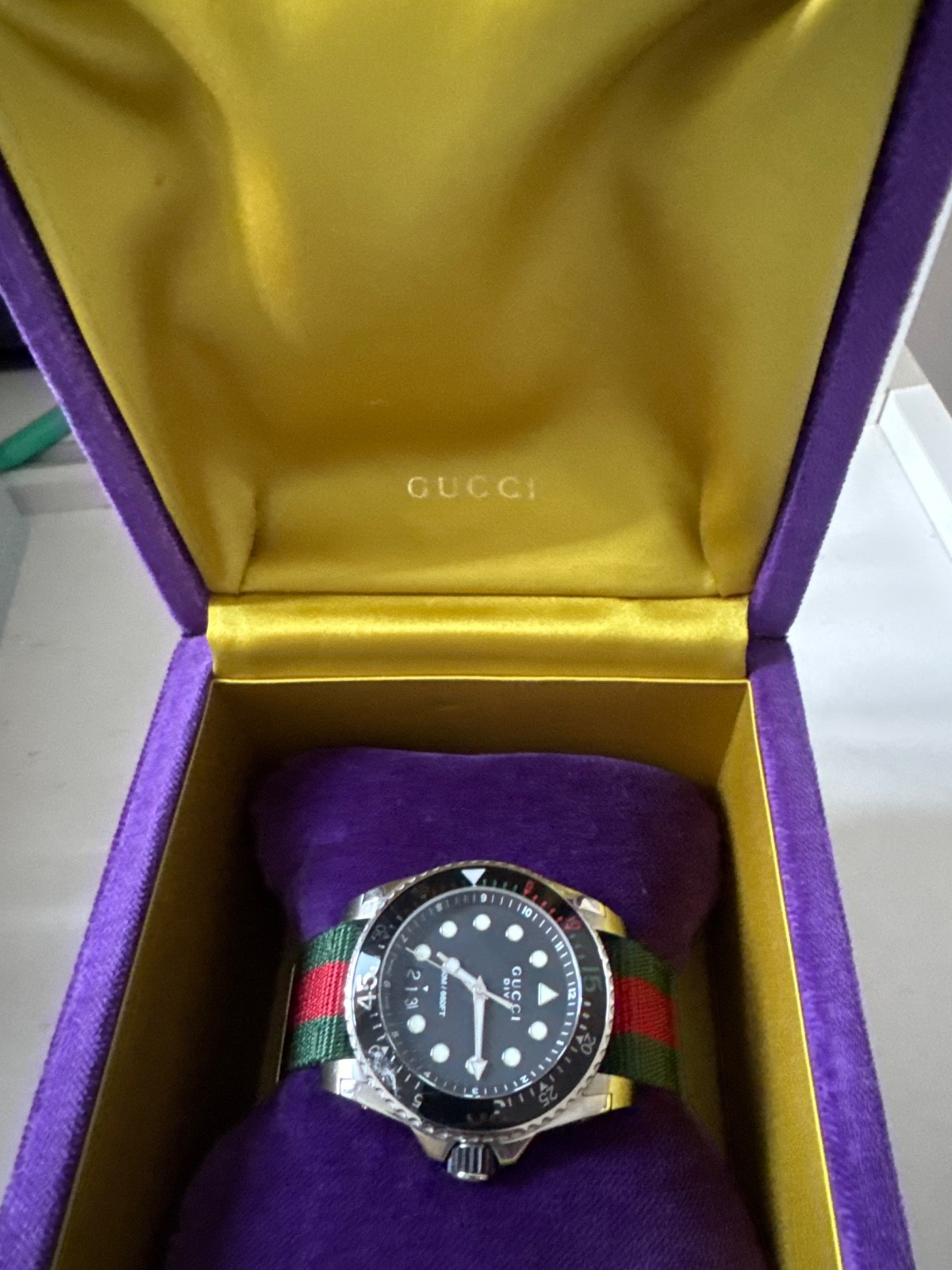 Gucci Dive YA136206 Men’s Watch – Red/Green
