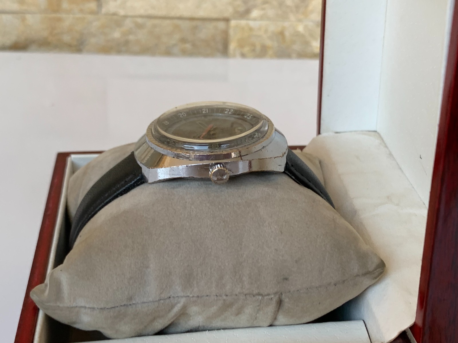 Vintage 1970s YEMA Sous-Marine Diver Watch 37mm Cushion Case Manual Wind Rare