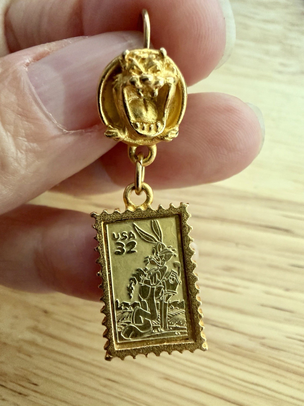 Vintage 1997 Gold Tone Taz & Bugs Bunny Stamp Charm Leverback Earrings USA