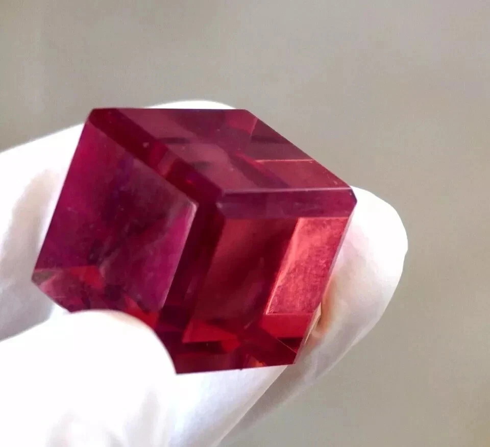 Natural 50.5 Ct Color Changing Zultanite Cube Loose Gemstone Certified