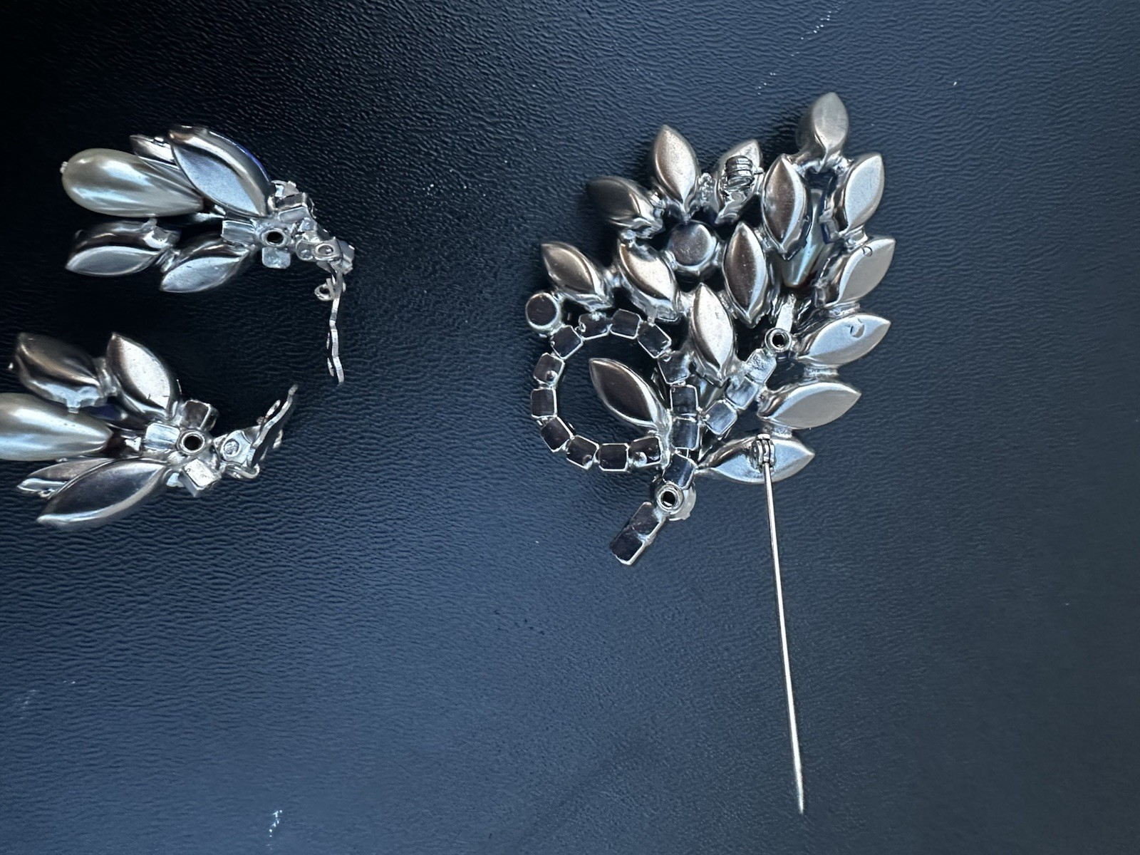 Vintage Juliana D&E Rhinestone Crystal Brooch And Clip On Set Ref 2361