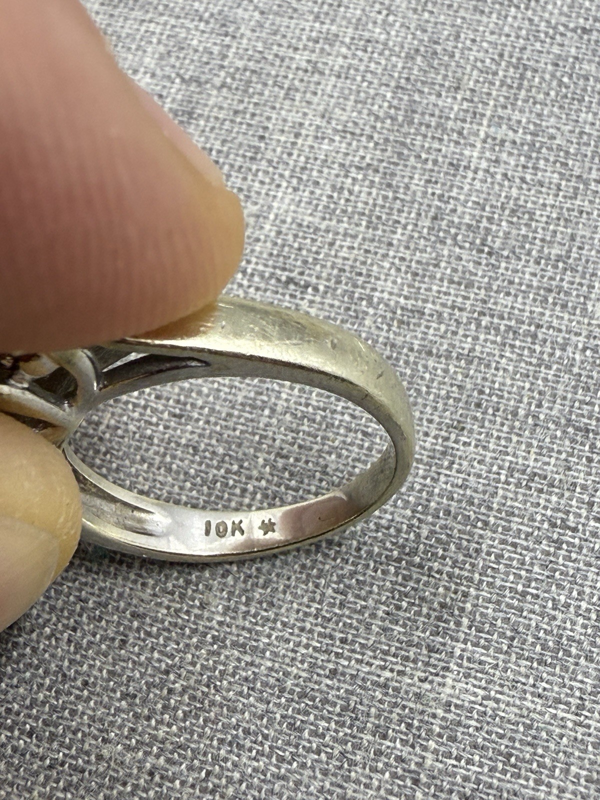 10K White Gold 0.25 ctw Three Diamond Ring Size 5 (3.2 Grams)