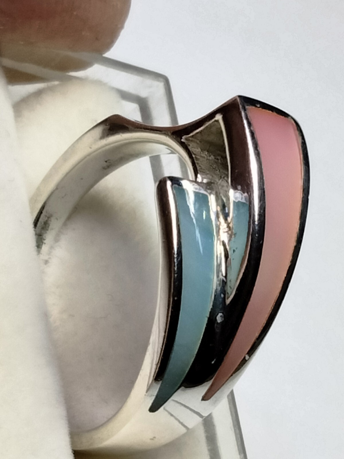 CHARMING MOP INLAYS IN TRENDY STERLING SILVER.925 RING SIZE 8.75-9.0