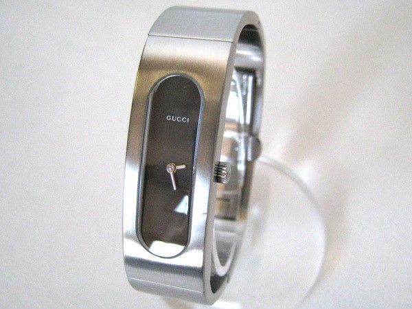 GUCCI 2400S Watch Bangle Ladies Quartz Black Dial Silver SS Vintage Working