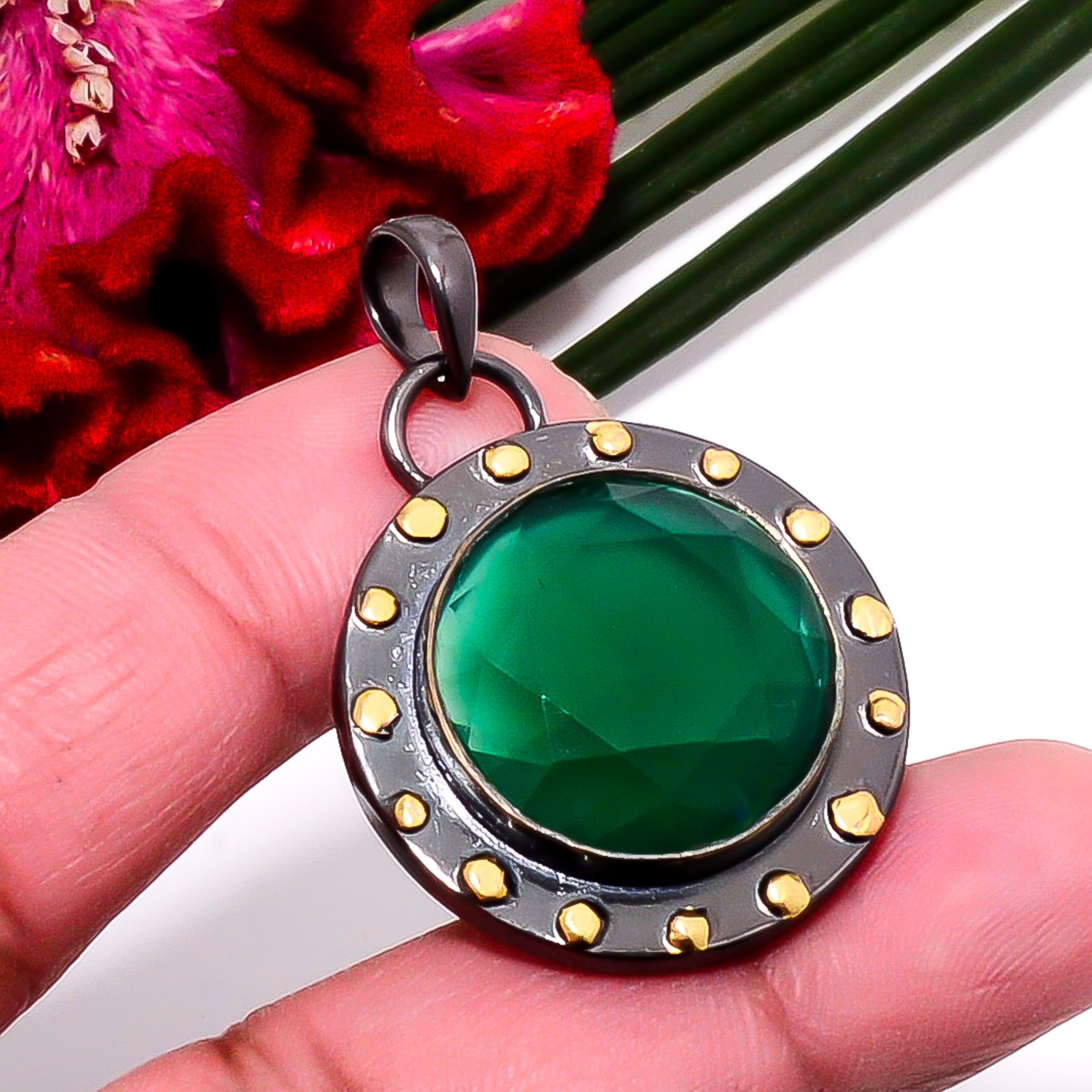 Emerald – Simulated Black And Gold Plated 925 Sterling Silver Pendant 1.64″ Sk40