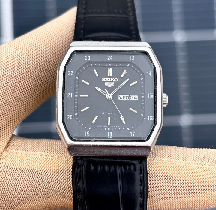 Vintage Seiko 5 Automatic Black Railway Dial Japan Made Unisex Watch 2906-5450.