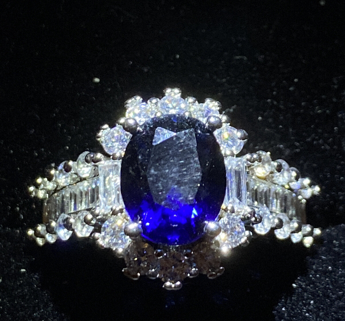 BLUE gem CLUSTER RING. BAGUETTE CUT ON BAND.SILVER SIZE O.(55)
