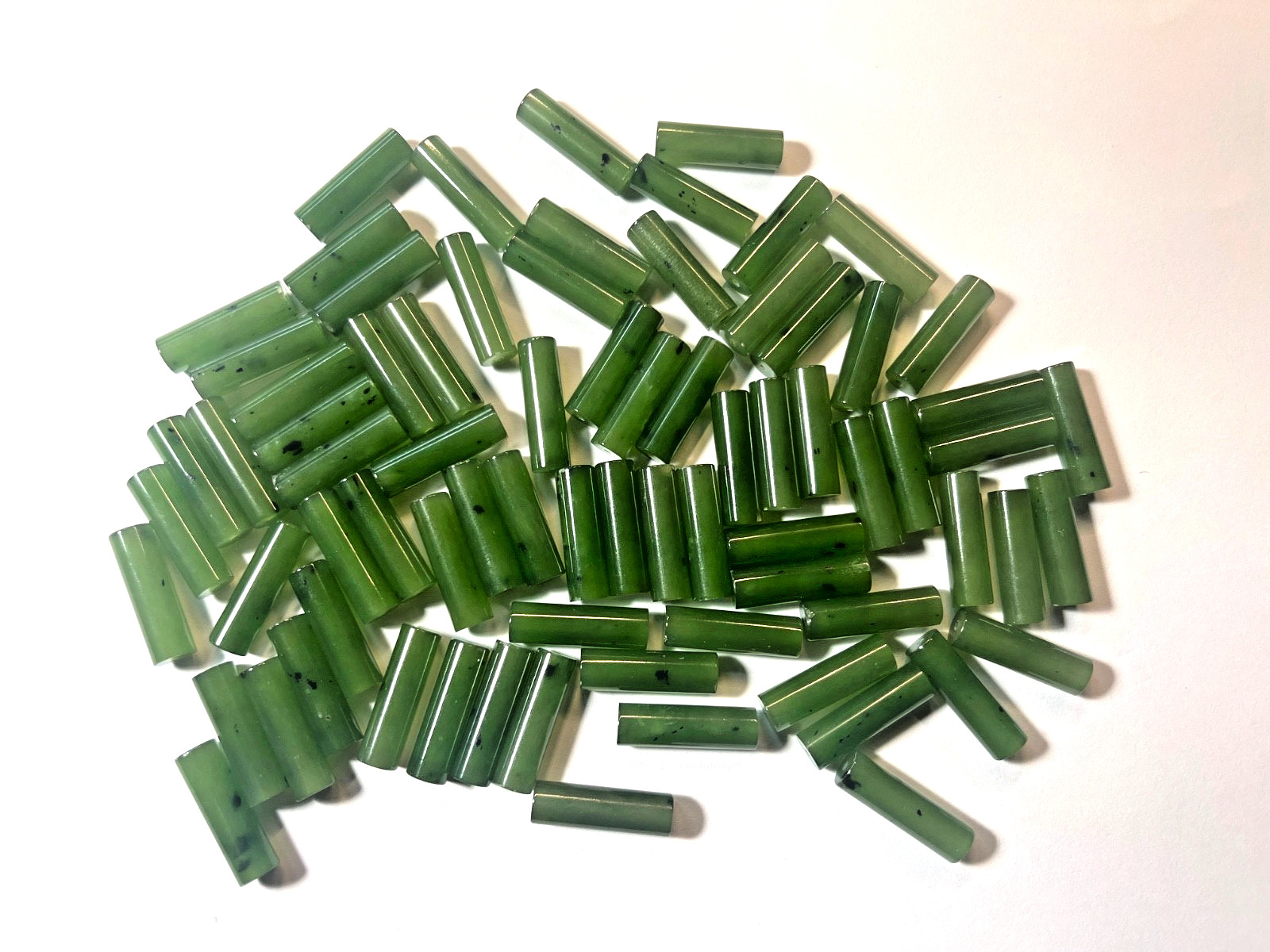 VINTAGE GREEN TAIWAN JADE SMOOTH TUBES LOT OF 10 PCS 20X6MM D/T BELOW WHOLESALE