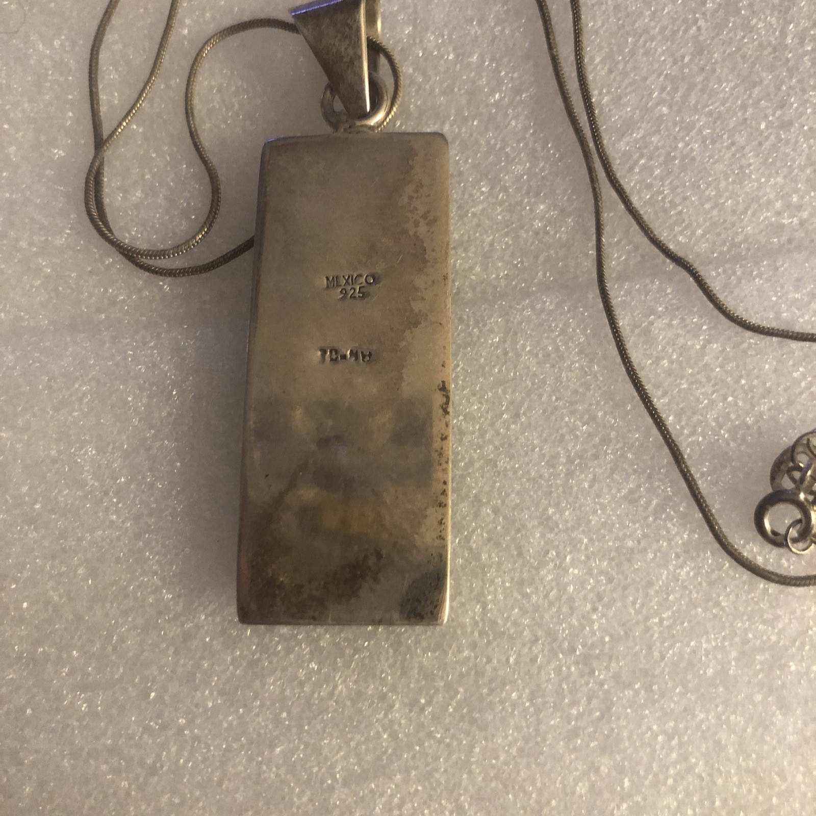 Mexican sterling silver turquoise pendant From Bale 2 1/2 Inches Long Chain 18