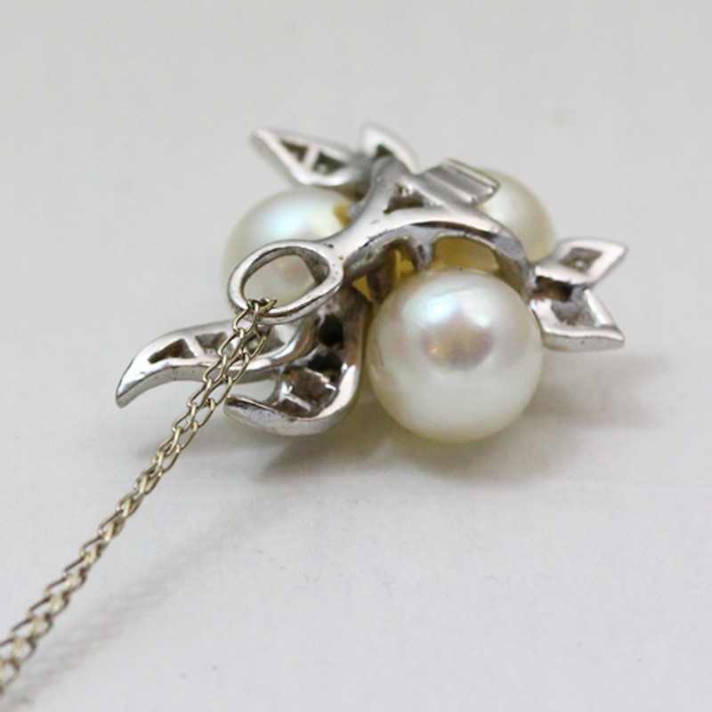 14K White Gold Pearl & Accent Diamond Vintage Pendant 15 Inch Long Necklace