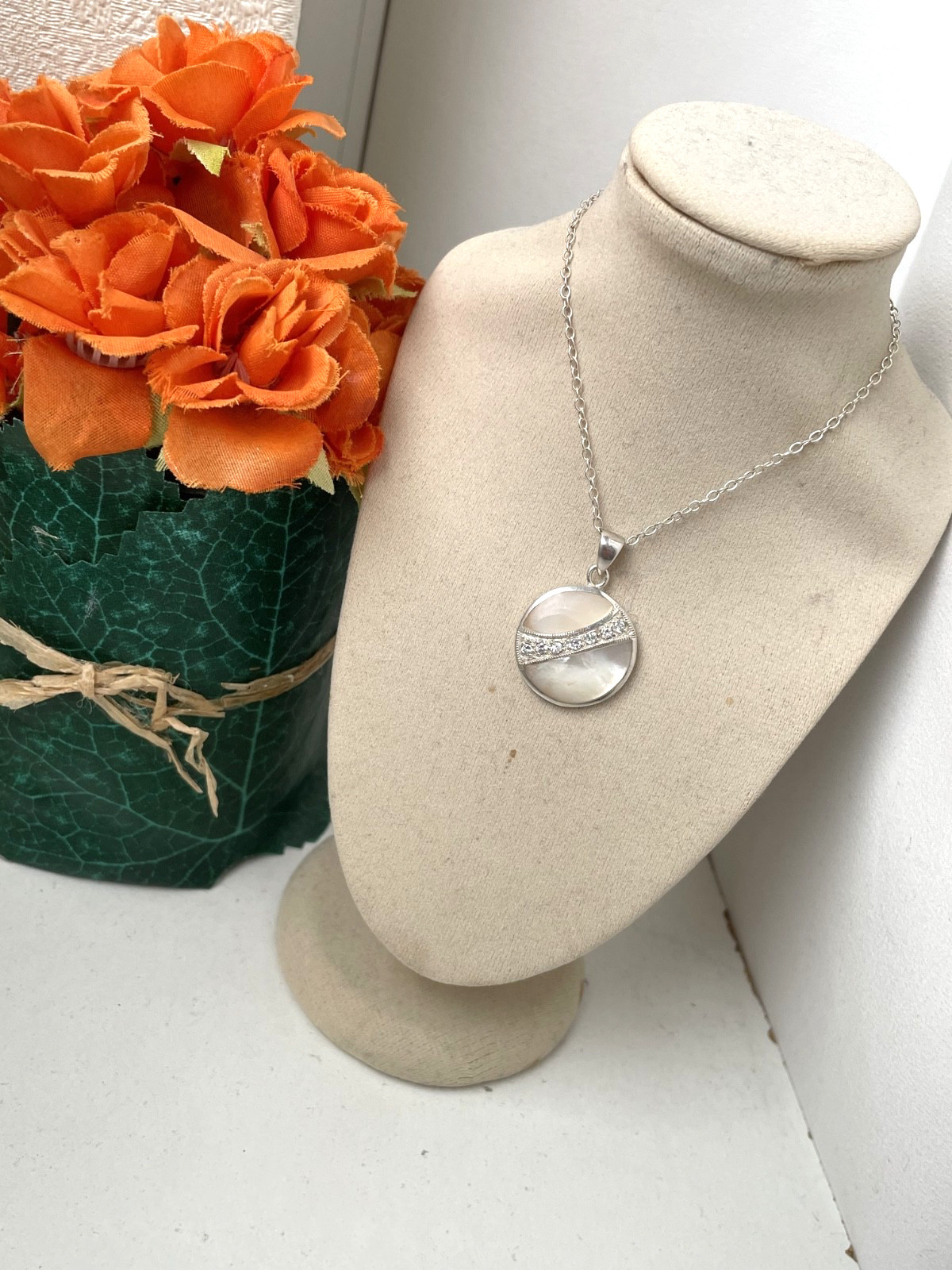 GORGEOUS MODERNIST SOLID 925 STERLING SILVER MOTHER OF PEARL NECKLACE 15″ 38CM