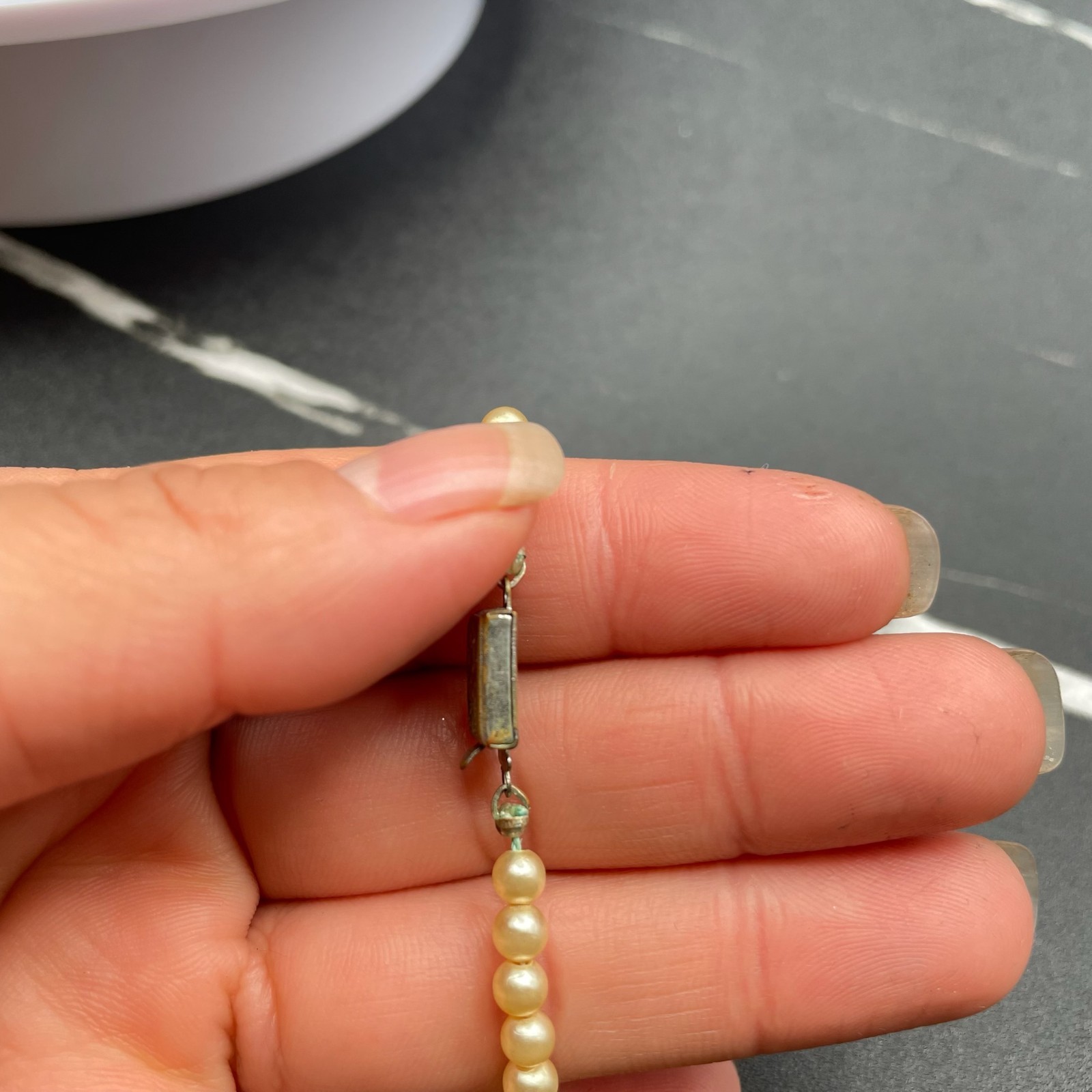 Vintage Cream Classic Fashion Graduated Pearl Beaded Push Lock Necklace