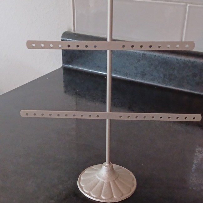 Metal Hanging Jewelry Stand for Earrings, Beige Heart Theme, Holds 30 Pairs