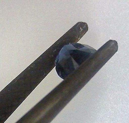 Round oval sapphire 0.46 cts