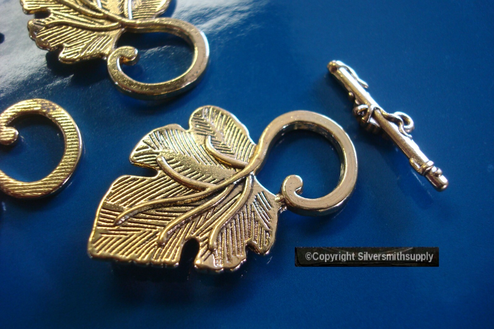 TOGGLE CLASPS 3 Grape leaf Ant Gold pltd Zinc anklet necklace bracelet FPC163B