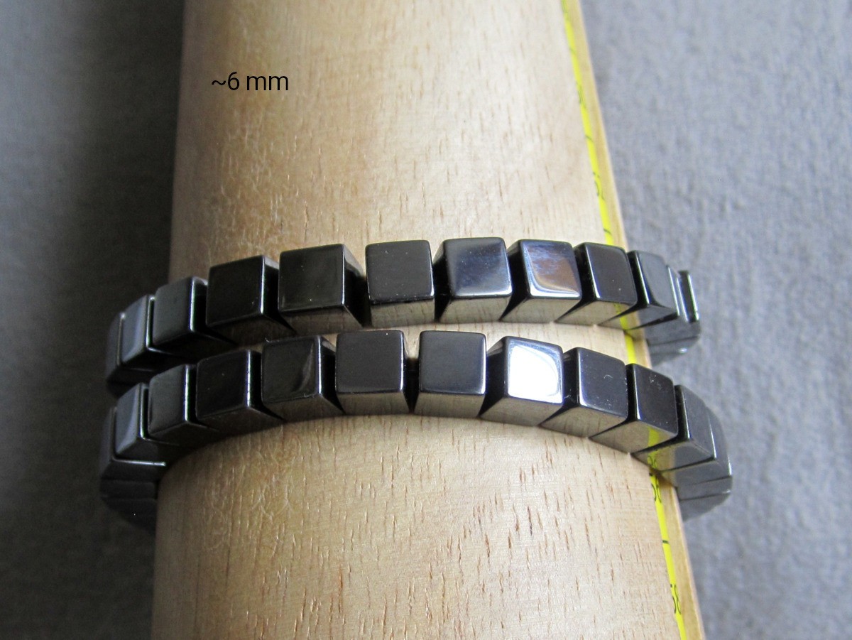 Hematite Bracelet • Cube • ◼ Approx Ø 6mm / 17-20cm • Elastic