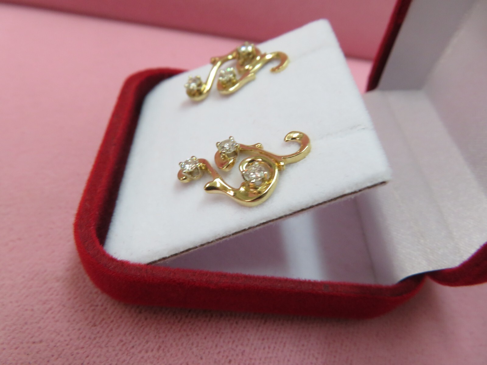 Pretty 14K Solid Yellow Gold .6CT Diamond Stud Earrings 3.85 Grams