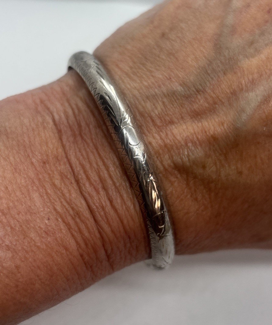 Vintage Sterling Silver Hinged Bangle Bracelet Safety Chain 8.8 Grams Etched