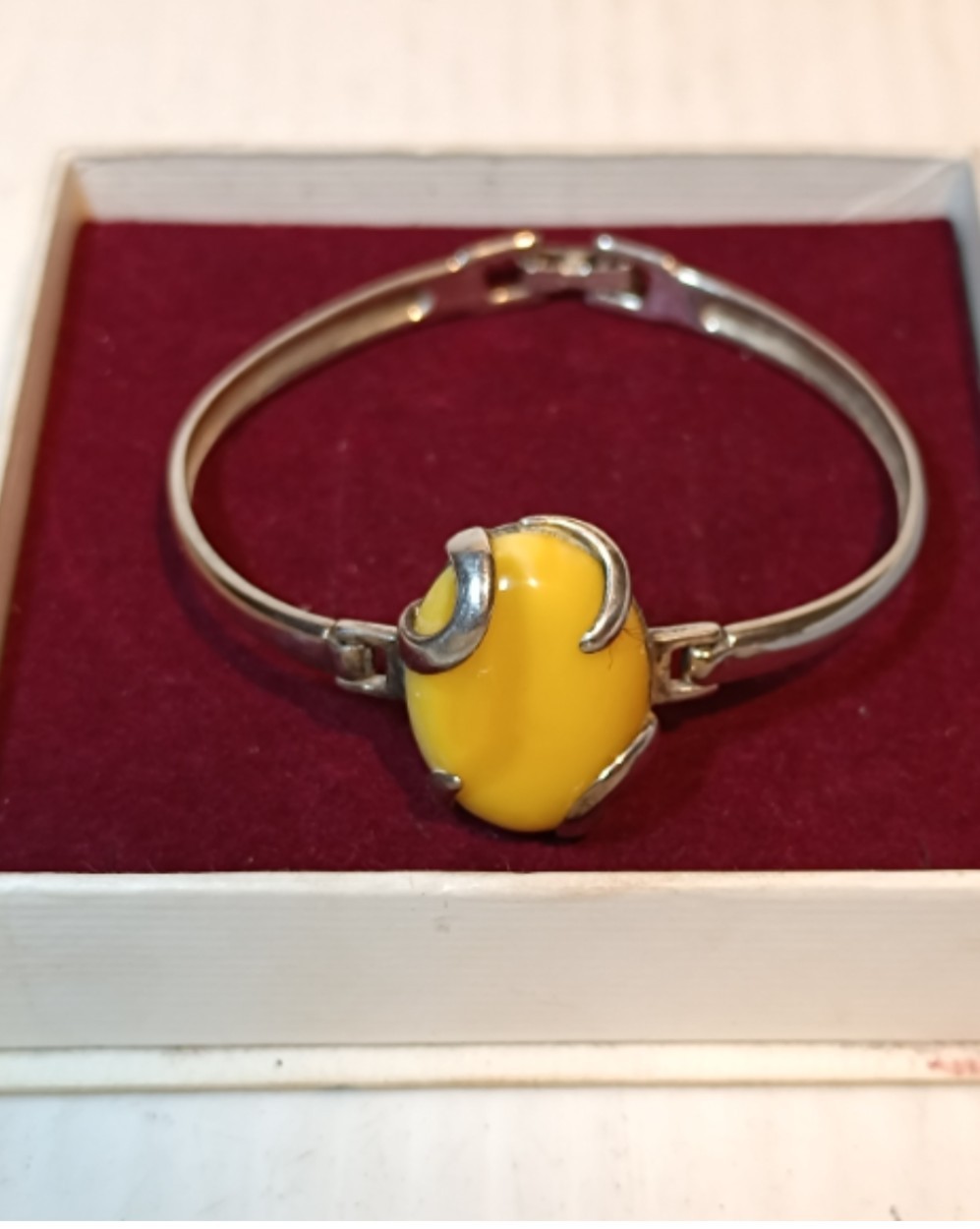 Beautiul Vintage Polish Sterling Silver Gen “Egg Yolk” Baltic Amber Bracelet.