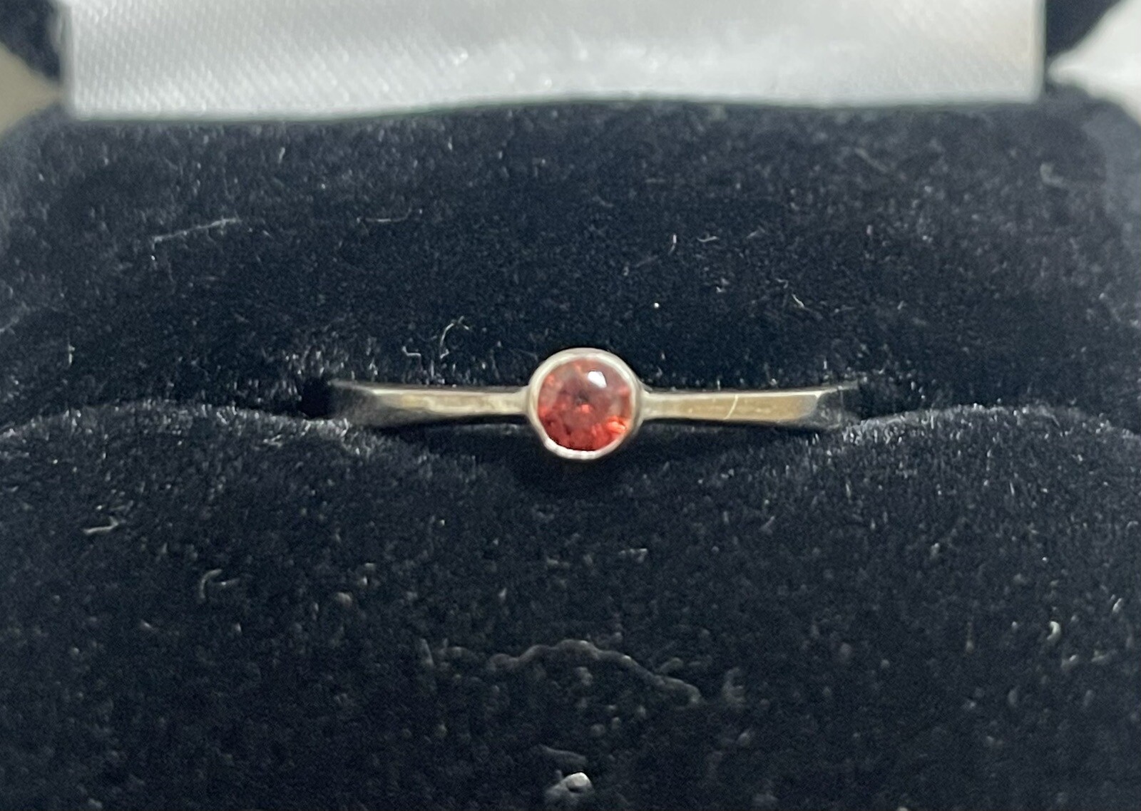 LADIES GARNET SINGLE STONE ARGENTIUM 93.5% 935 SILVER ESTATE RING SIZE 6 1.5GRAM