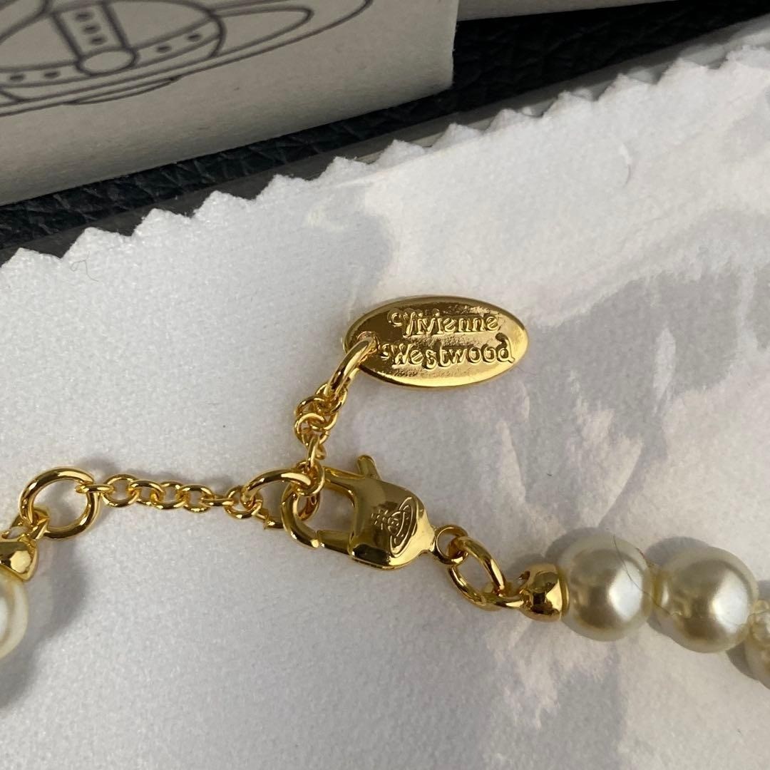 Vivienne Bracelet Mini Bas Relief Pearl Clip Orb Gold w/Pouch IN BOX