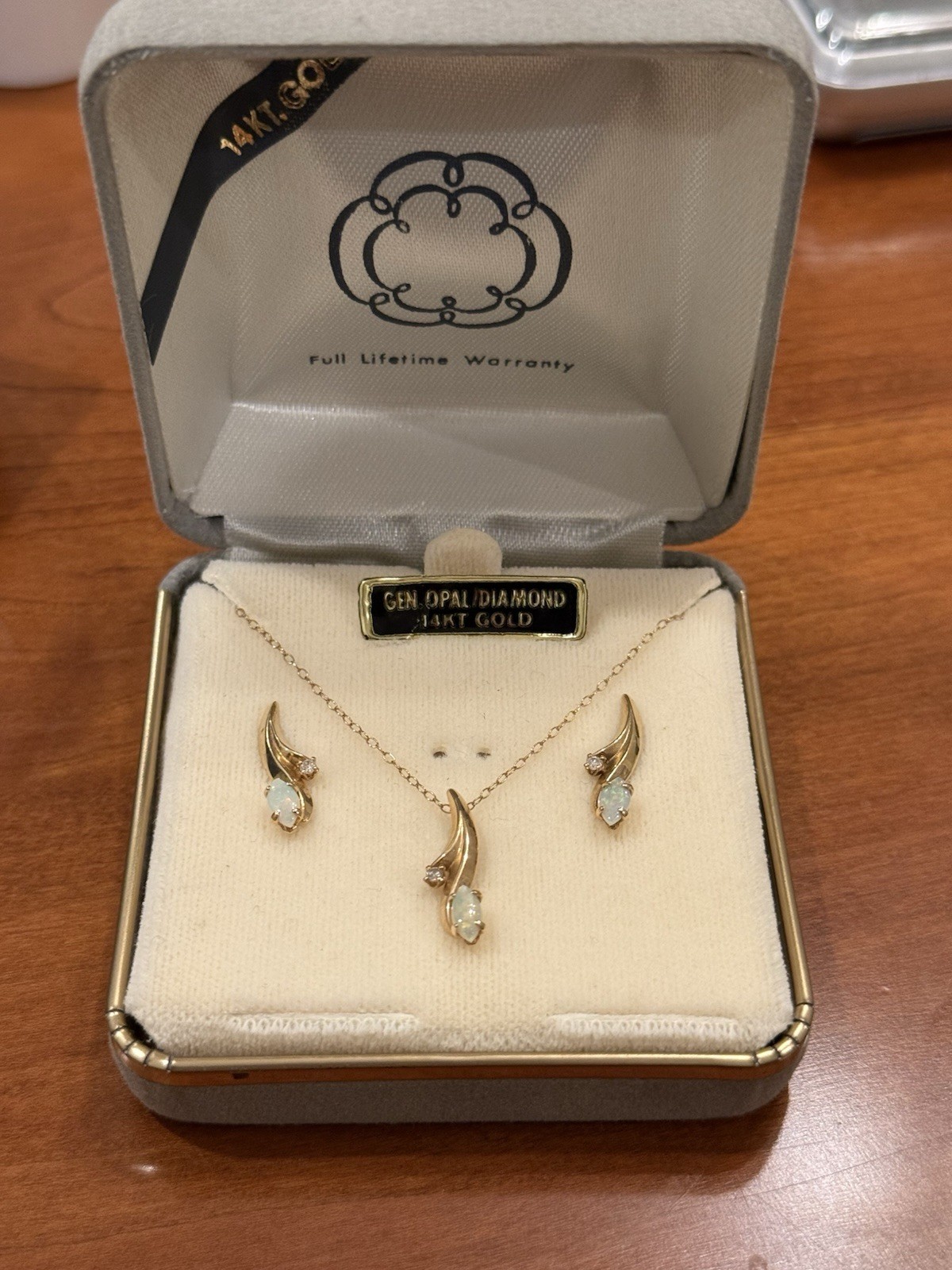 14K Yellow Gold Opal Diamond Necklace Pendant & Stud Earrings Set Vintage w/ Box