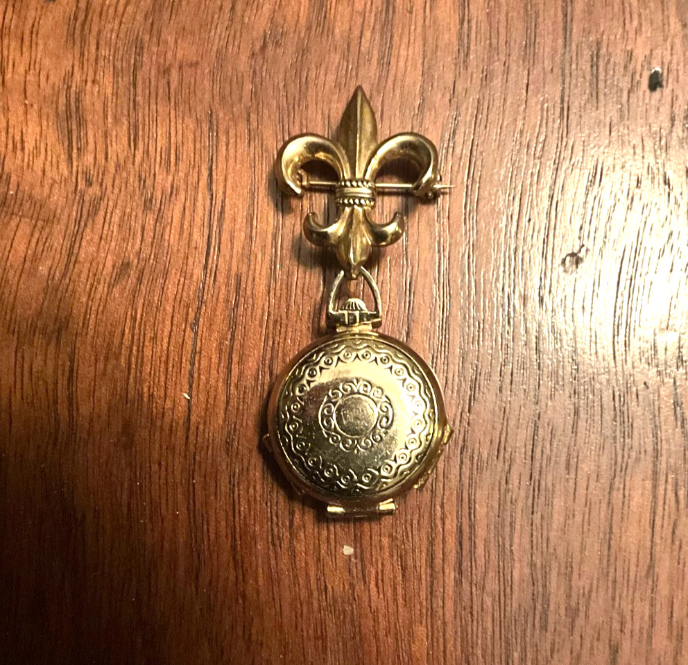 CORO PEGASUS 1948 ADOLPH KATZ FLEUR DE LIS 4 PHOTO LOCKET~BROOCH
