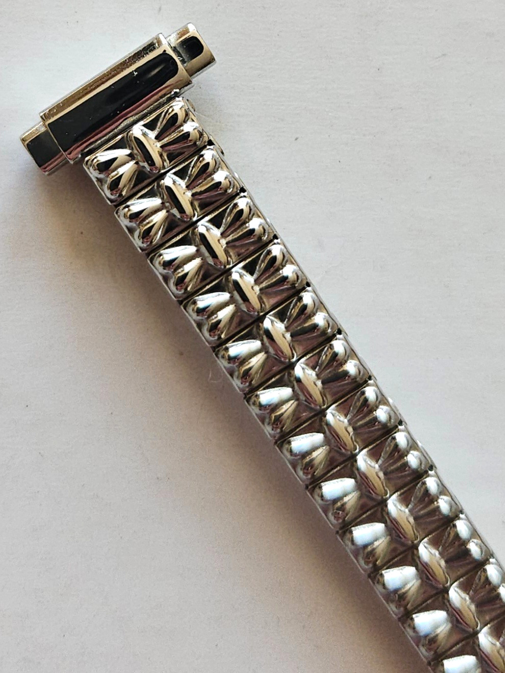 8mm – 11mm – Women Metal Elastic Watch Strap ( Silver Color / 6 inches )