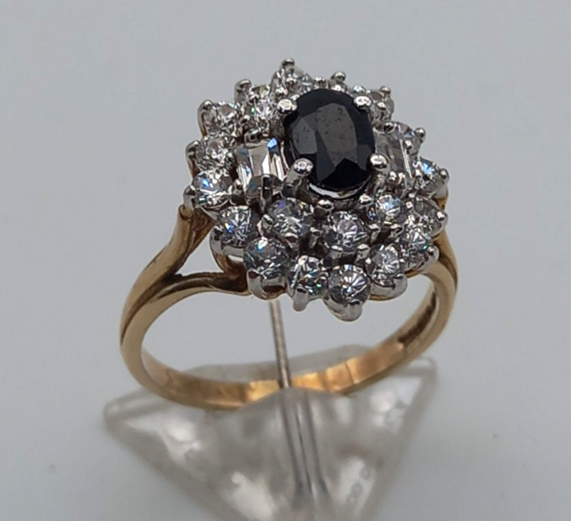 9ct Gold Lab CZ & Sapphire Cluster ring 3.3 grams size K