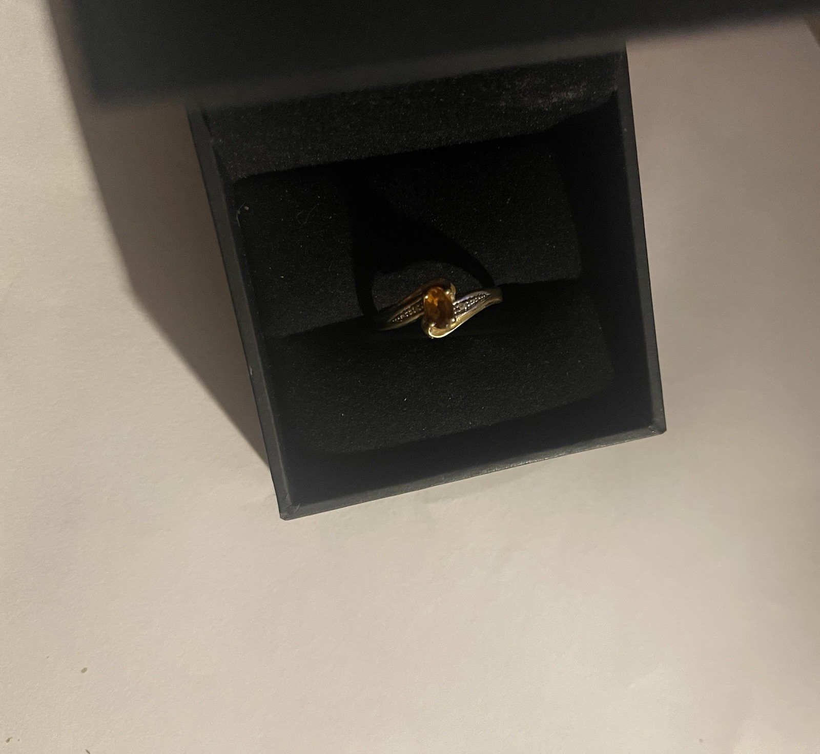 14k Yellow Gold 2.4 Grams Brownish Orange Gem And Diamonds Size 8