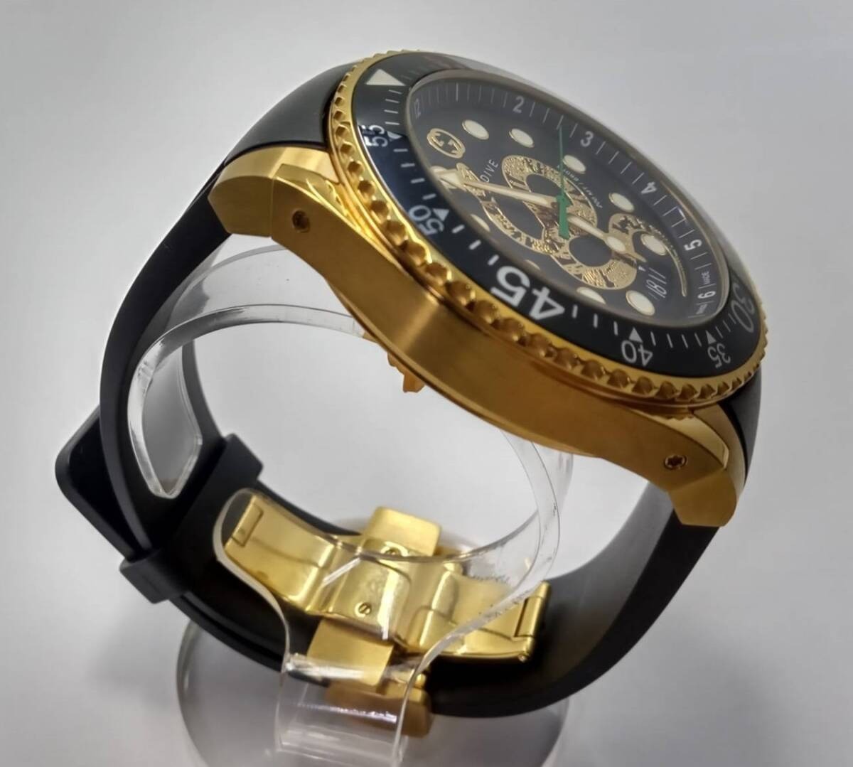 Gucci Dive YA136219 136.2 Black Gold Snake Dial Quartz Men’s Watch