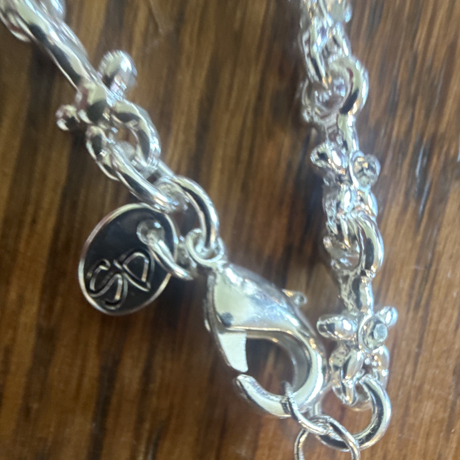 Style Dots Silver-Tone Snowflake Dangle Charm Cable Bracelet – Lobster Clasp Sl
