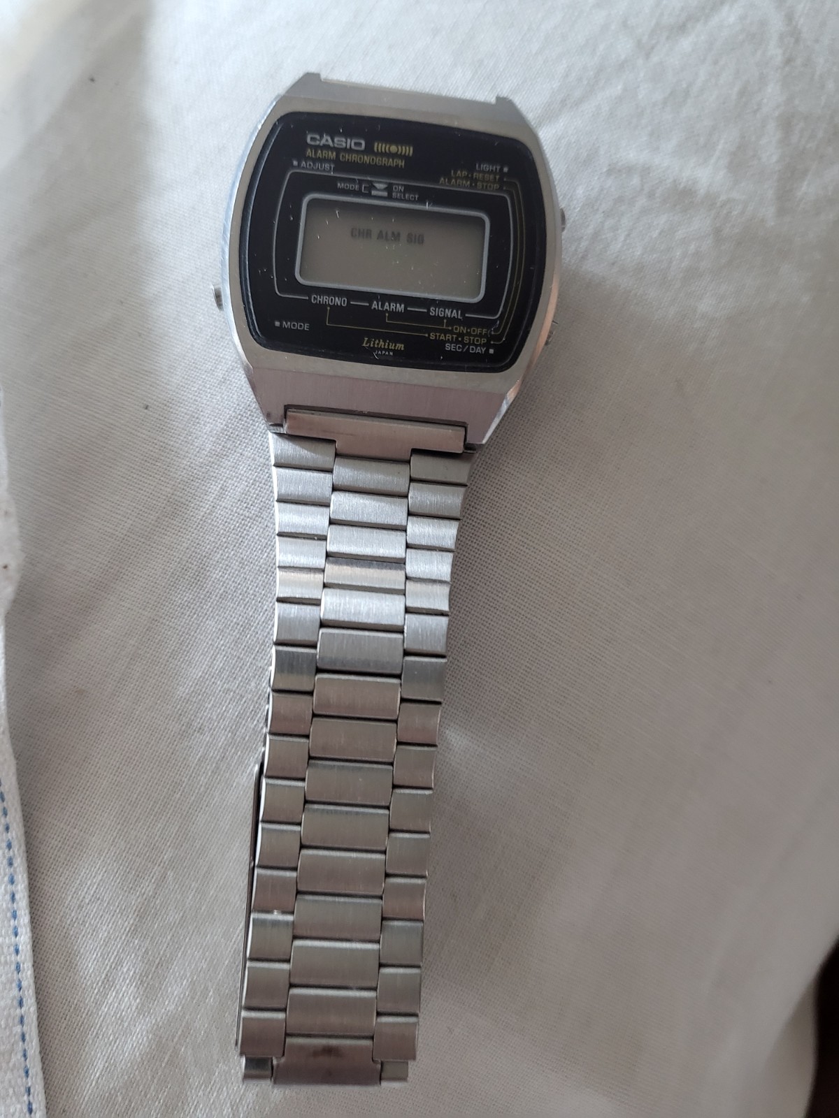Seiko Men’s Vintage A159-5009-G Quartz LC Digital Watch