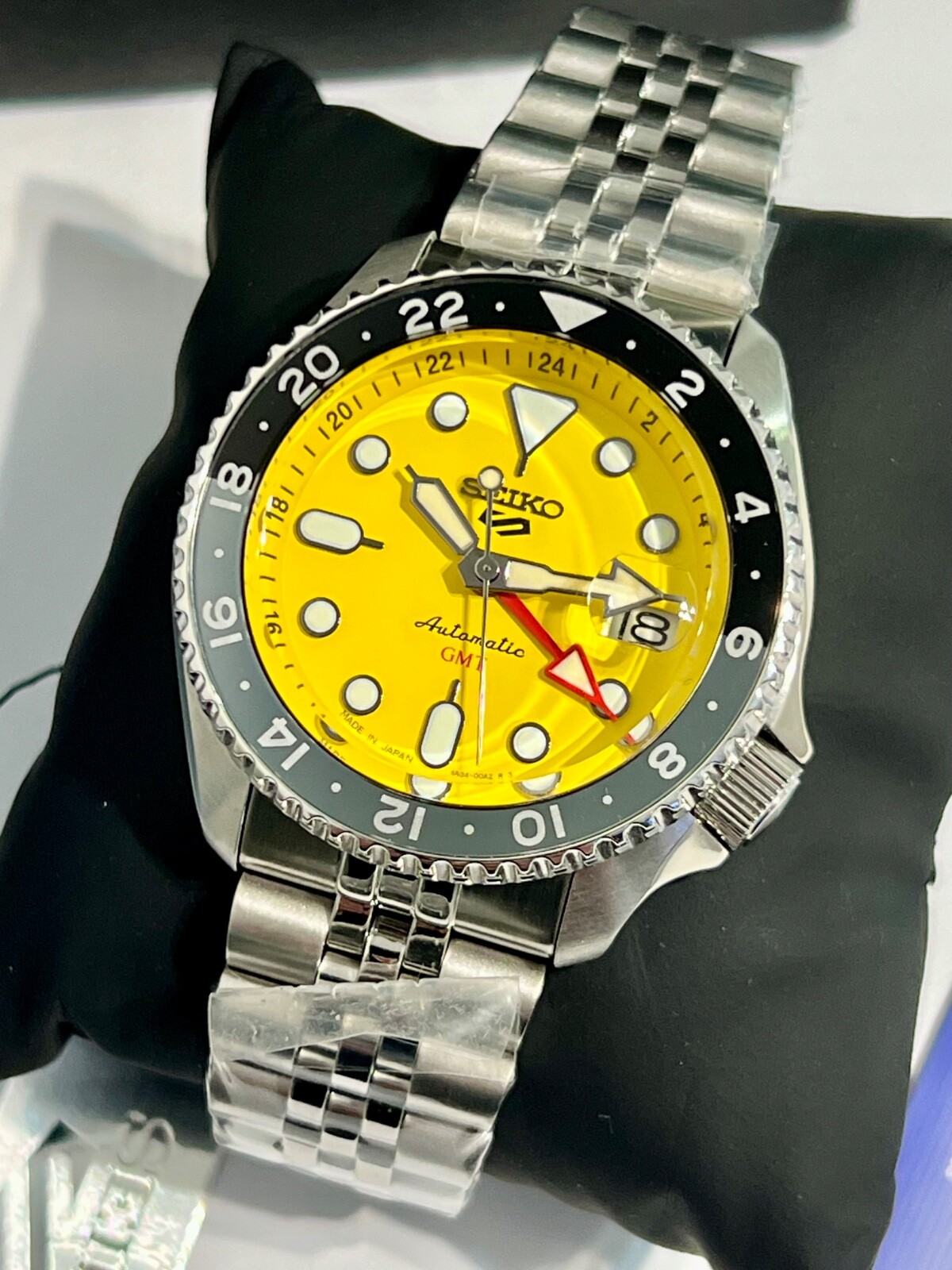 Seiko GMT “Yellow Dial” – SSK017K1 – Limited Edition – Never Worn