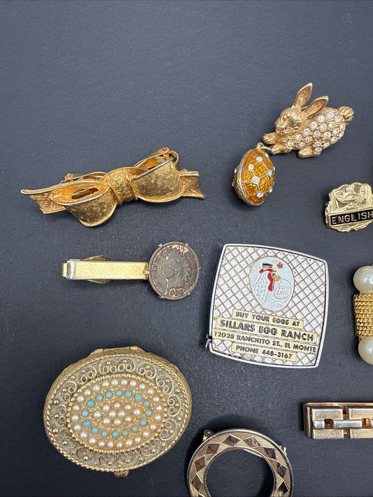 Lot Of Vintage Jewelry Accessories And Other Fun Things Mostly Gold Tone J4