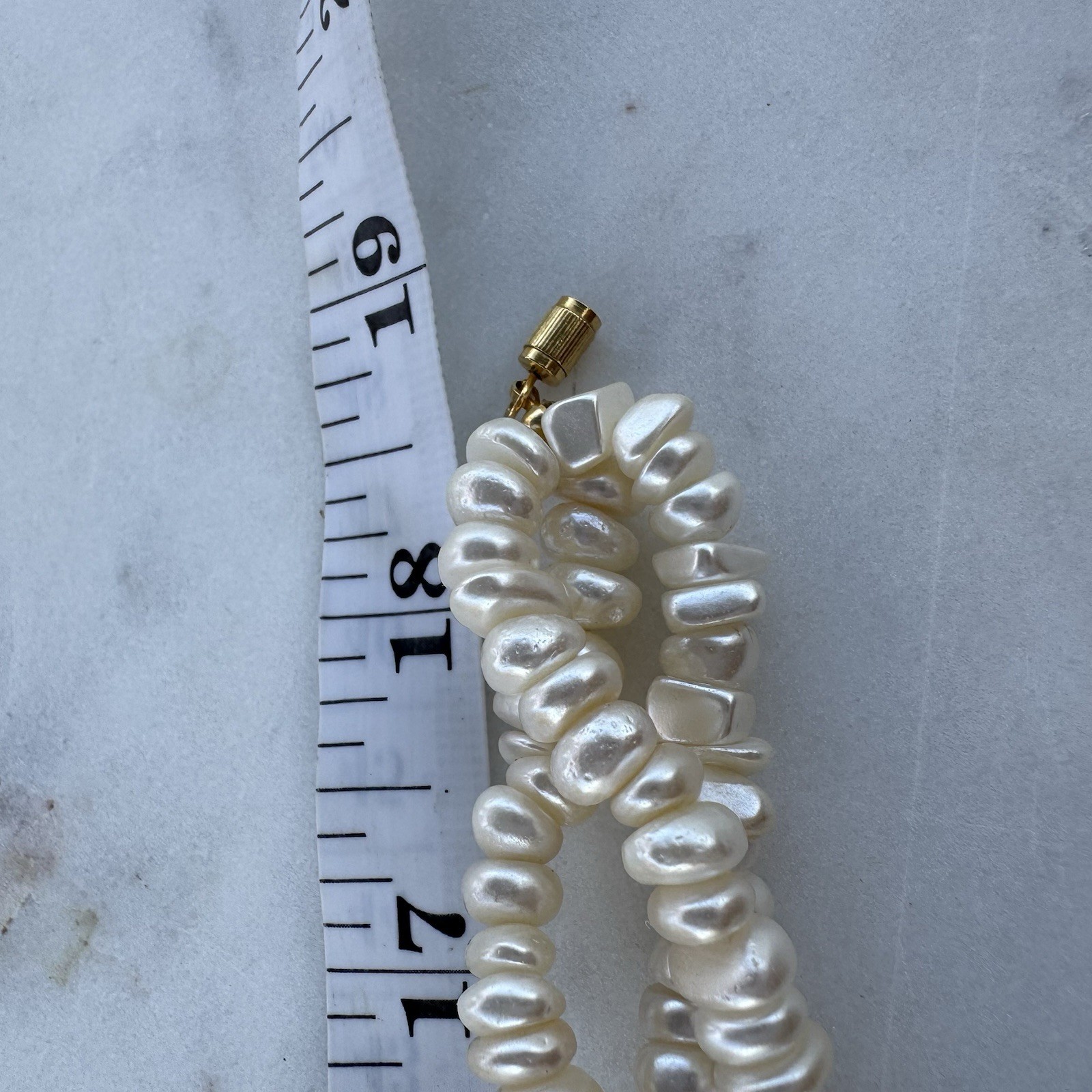 white baroque pearl beaded necklace with heart mother-of-pearl shell charm keshi
