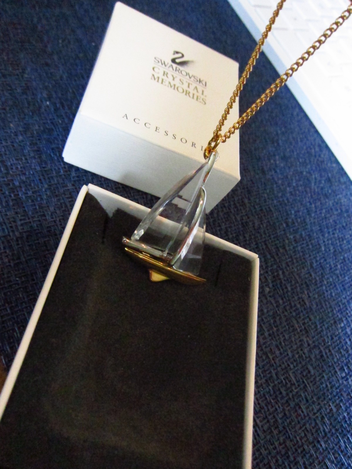 Swarovski Crystal Memories Sailboat Pendant Necklace 3 cm Pendant 20” Necklace