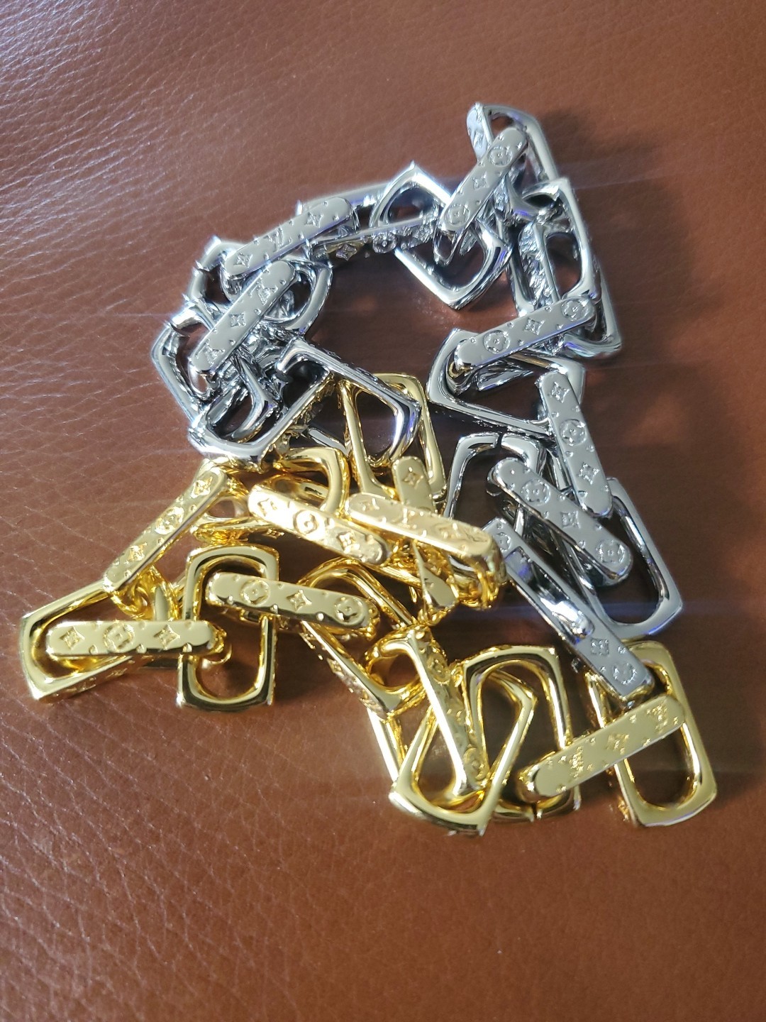 LOUIS VUITTON 20″ Chain Monogram Chain MENS Colorful Beautiful Unworn 2 Tones