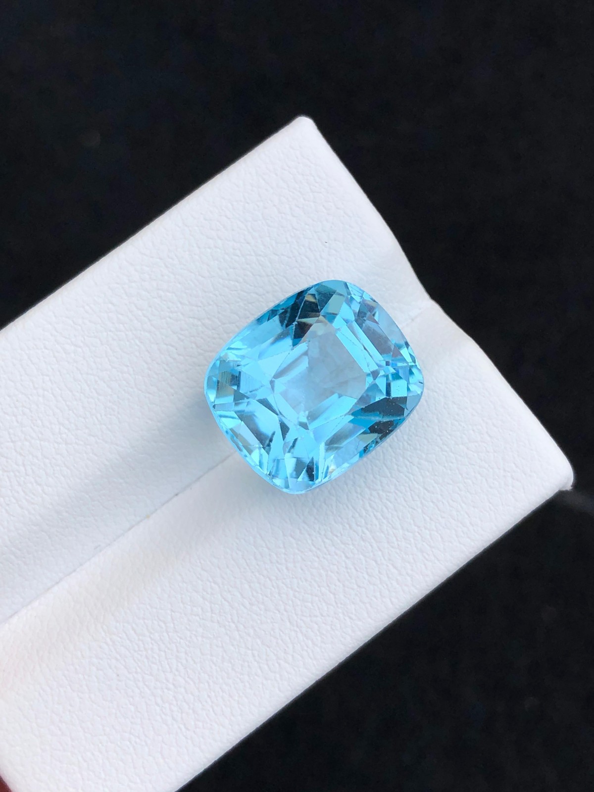 14.85 CT Beautiful Swiss Topaz Cushion shape loose Gemstone from Africa.