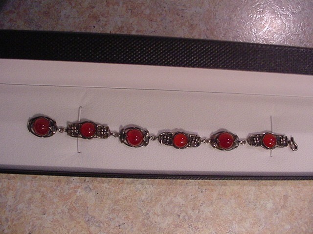 Beautiful Antique Arts And Crafts Sterling Silver And Carnelian Link Bracelet