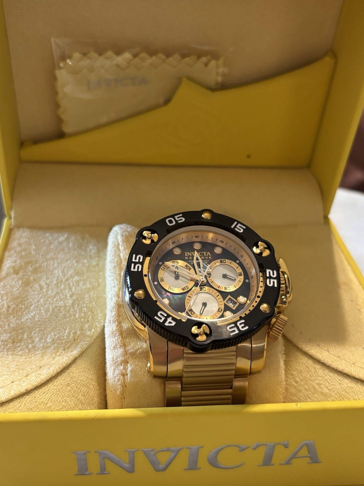 Invicta Reserve Pro Diver Sea Hunter Men’s Quartz Watch model 28552