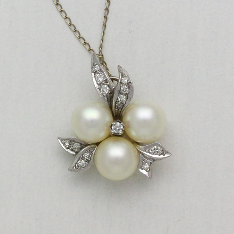 14K White Gold Pearl & Accent Diamond Vintage Pendant 15 Inch Long Necklace