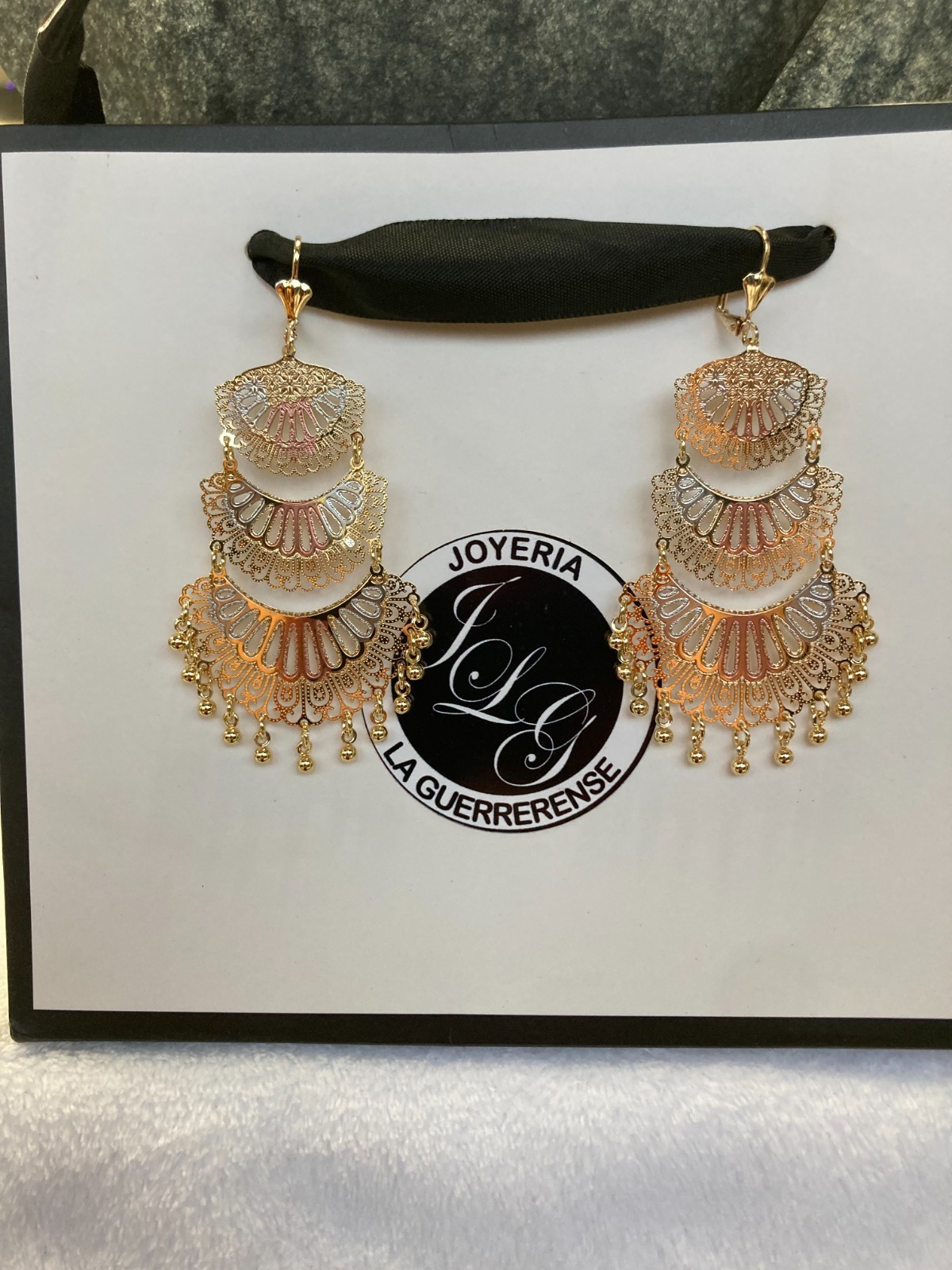Aretes de oro laminado para mujer